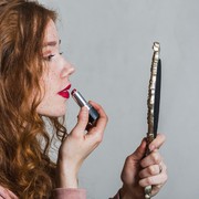 Terbukti, 92% Perempuan Jadi Lebih Percaya Diri karena Lipstik