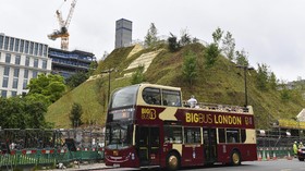 FOTO: Bukit 'Teletubbies' yang Muncul di London