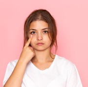 Jangan Salah Paham, Ini 4 Perbedaan Mata Panda dan Kantung Mata