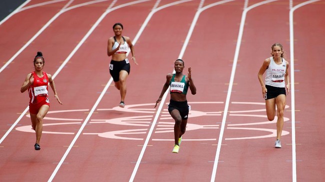 Alvin Tehupeiory, berhasil lolos ke babak pertama nomor 100 meter usai menempati peringkat ketiga babak prakualifikasi atletik Olimpiade Tokyo 2020.