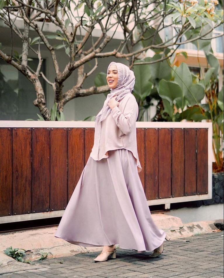 Rumah Fitri Tropica menjadi sorotan karena ada mini market di dalamnya. Yuk kita intip!