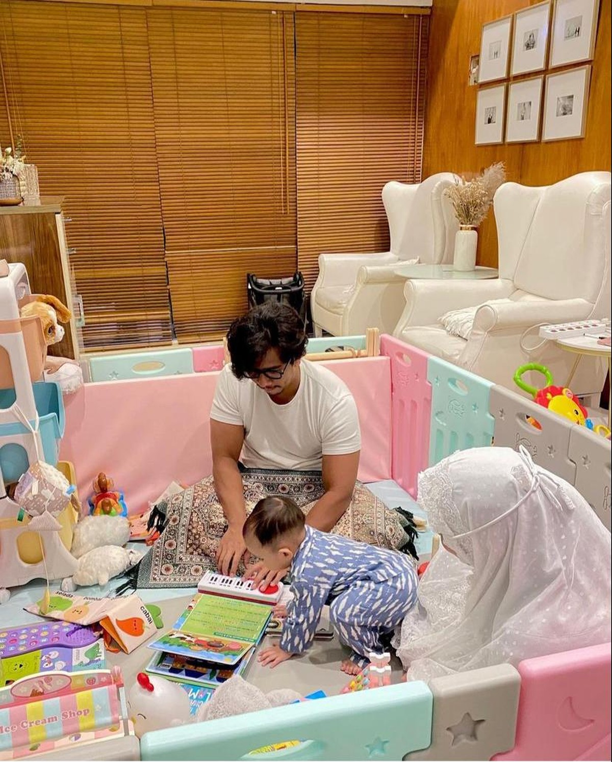 Rumah Fitri Tropica menjadi sorotan karena ada mini market di dalamnya&period; Yuk kita intip&excl;