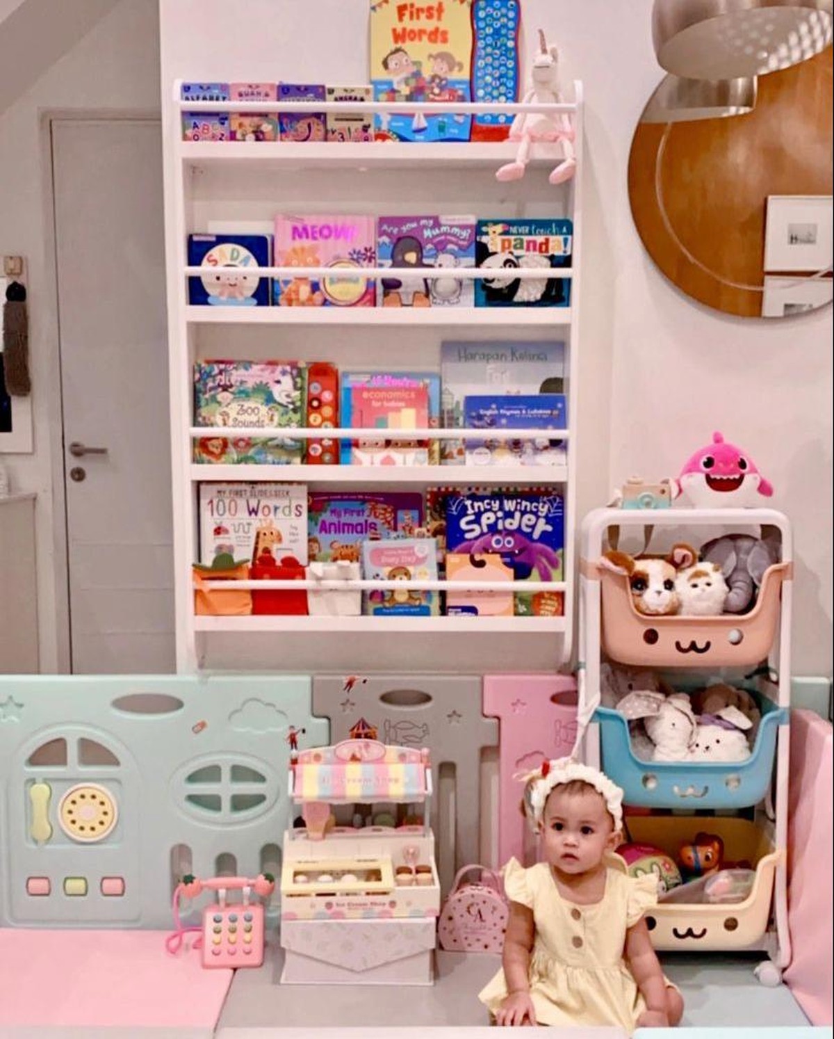 Rumah Fitri Tropica menjadi sorotan karena ada mini market di dalamnya&period; Yuk kita intip&excl;