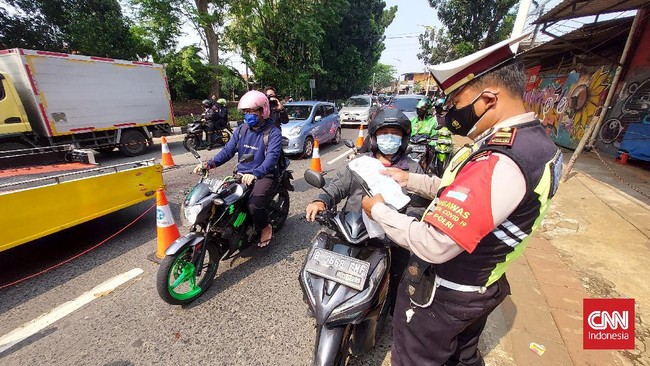 Perhimpunan Ahli Epidemiologi Indonesia menilai posko penyekatan PPKM DKI selama ini tak cukup efektif mengendalikan mobilitas masyarakat.