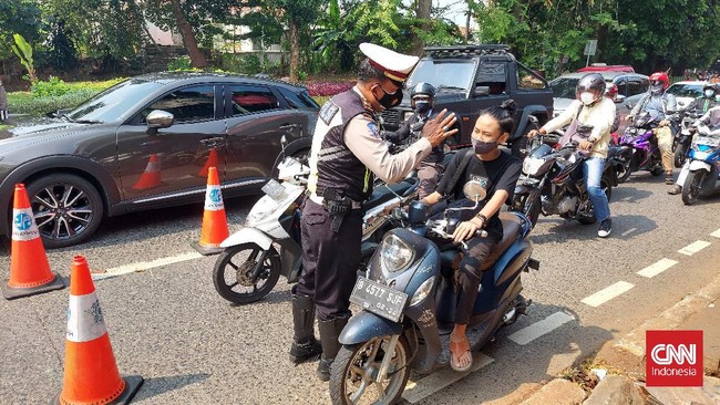 Epidemiolog Dicky Budiman menilai penerapan PPKM Level 4 dan pelonggaran kegiatan aktivitas masyarakat akan menghambat tujuan pengendalian Covid-19 di Jawa-Bali