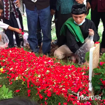 Prosesi Pemakaman Jenazah Senior Urip Arphan