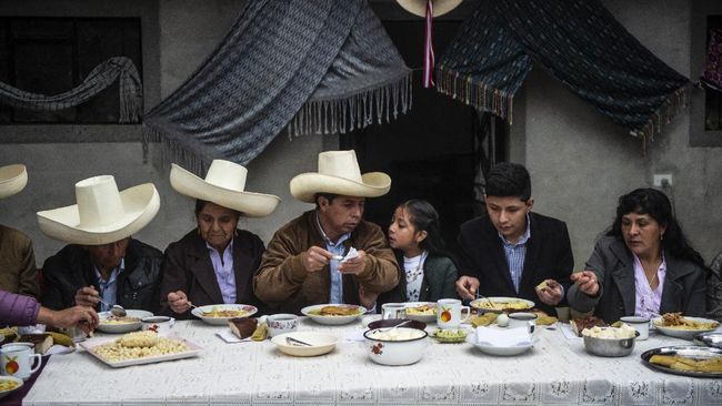 FOTO: Pedro Castillo, Si Anak Petani yang Jadi Presiden Peru