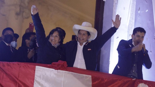 Situasi Peru makin genting usai kisruh pemakzulan dan penahanan eks Presiden Pedro Castillo baru-baru ini memicu demonstrasi besar hingga menewaskan 7 orang.