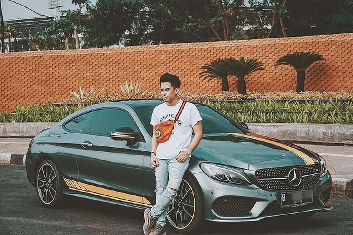 Video Adhisty Zara ciuman bibir dengan Niko Al Hakim atau Okin mantan suami Rachel Vennya buat heboh&period; Yuk intip sosok Okin&excl;