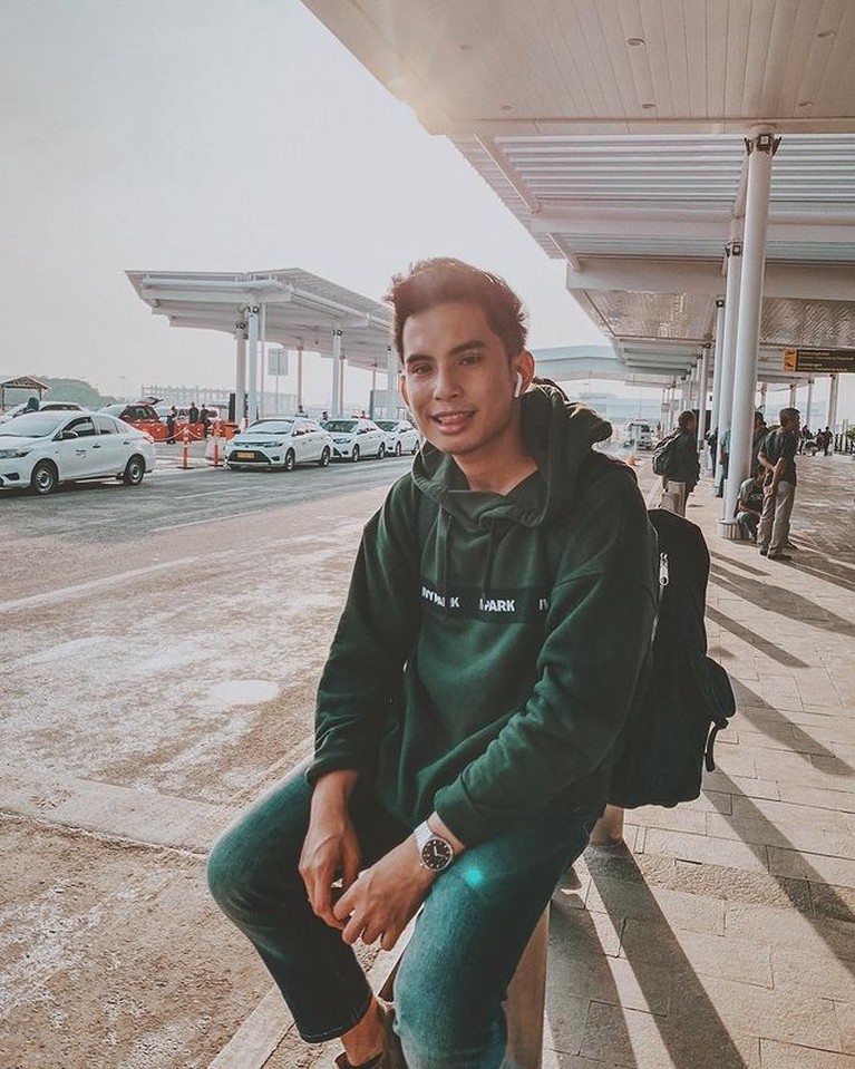 Sosok Okin, Mantan Suami Rachel Vennya yang Ciuman Bibir dengan Zara Video Adhisty Zara ciuman bibir dengan Niko Al Hakim atau Okin mantan suami Rachel Vennya buat heboh. Yuk intip sosok Okin!