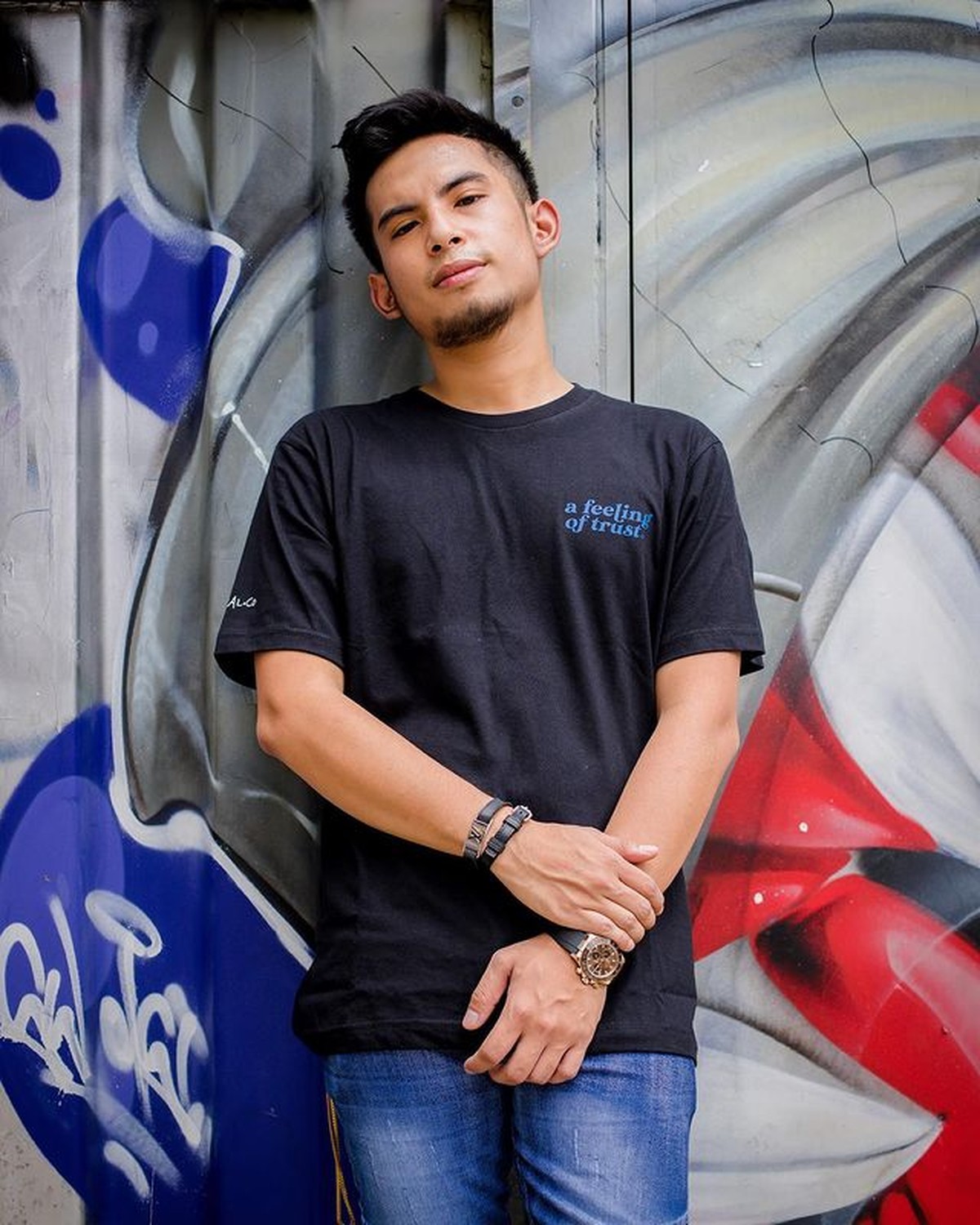 Video Adhisty Zara ciuman bibir dengan Niko Al Hakim atau Okin mantan suami Rachel Vennya buat heboh&period; Yuk intip sosok Okin&excl;