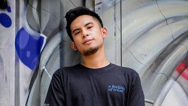img-title Okin Tegaskan Masih Jomlo, Foto Mesra dengan Adhisty Zara Cuma Masa Lalu