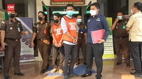 VIDEO: Potong Uang Bansos 700 Warga, 2 Guru Honorer DItangkap
