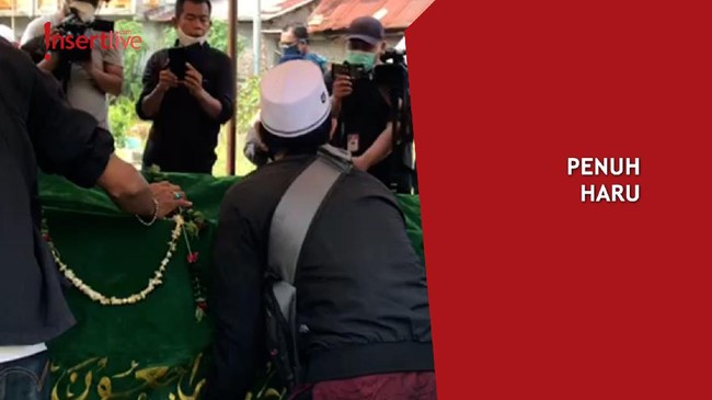 Pemakaman Aktor Urip Arphan Dipenuhi Tangis Haru Keluarga