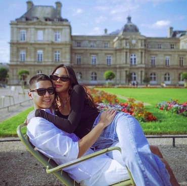 Foto Mesra dengan Alyssa, Al Ghazali Telanjang Dada di Yunani