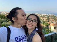 7 Potret Romantis Bimbim Slank Dengan Istri Cantik, Terpaut 16 Tahun ...