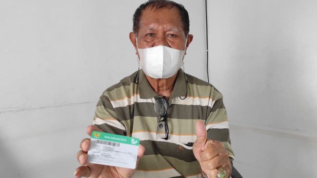 Pensiunan PNS asal Sulawesi Tengah ini mengaku pelayanan kesehatan dengan JKN-KIS sangat baik dan ditangani tim ahli hingga ia sembuh.