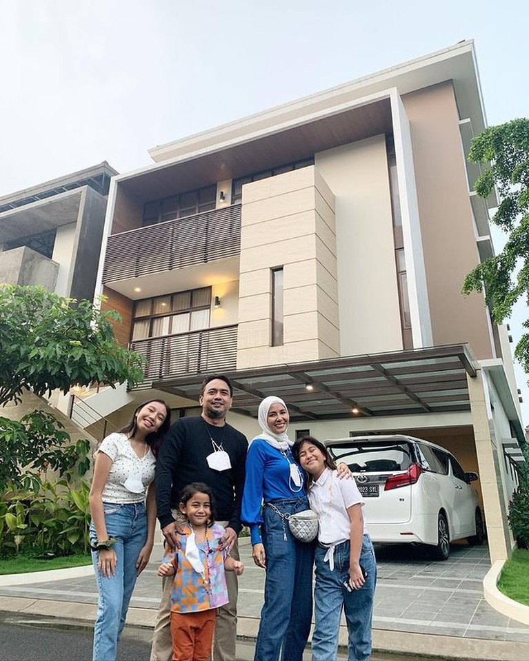 Intip Spot Rumah Mewah Meisya Siregar dan Bebi Romeo, Ada Studio Musik Intip Spot Rumah Mewah Meisya Siregar dan Bebi Romeo, Ada Studio Musik