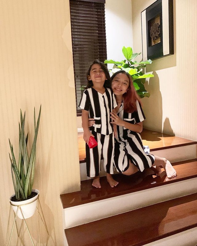 Keluarga Meisya Siregar dan Bebi Romeo tinggal di rumah mewah dan nyaman serasa di villa. Yuk kita intip spot-spot ruma mereka!