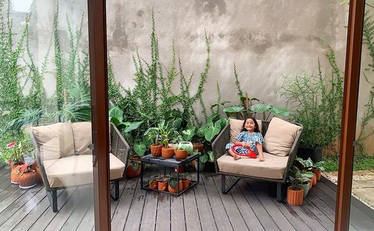 Keluarga Meisya Siregar dan Bebi Romeo tinggal di rumah mewah dan nyaman serasa di villa&period; Yuk kita intip spot-spot ruma mereka&excl;