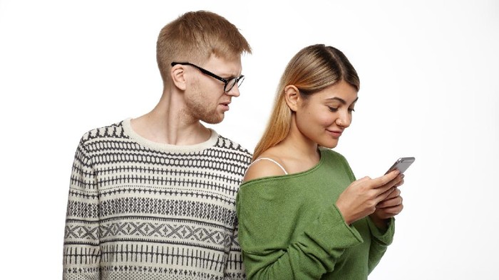 Pasangan Posesif Bikin Nggak Nyaman? Inilah 5 Cara Dewasa Menghadapi Sikapnya