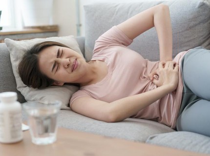 9 Cara Mengatasi Asam Lambung Naik ke Dada Secara Alami, Makan Pisang Bun