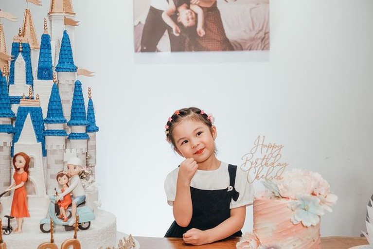 Chelsea Olivia baru saja merayakan ulang tahunnya yang ke 29 pada (29/7). Yuk kita intip momen perayaan ulang tahunnya!