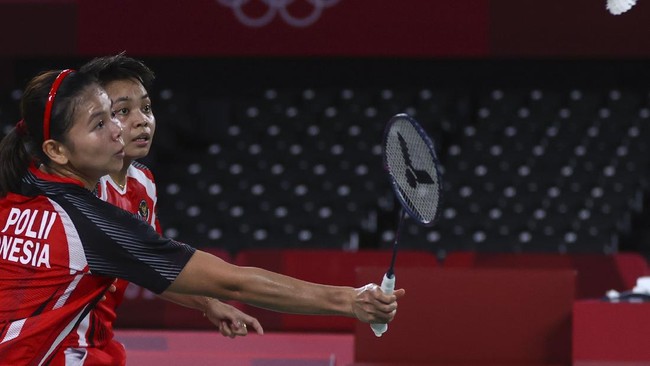 Servis Greysia Polii yang sering dianggap titik lemah justru sumbang banyak poin di gim 1 semifinal Olimpiade Tokyo 2020.