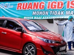 IGD RSUD Blitar Penuh, Belasan Pasien COVID-19 Antre dalam Mobil