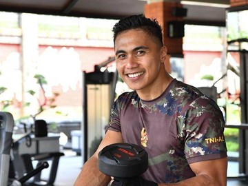 Transformasi Aprilio Manganang & Cerita Sedih Masa Lalu Aprilio Manganang membagikan foto masa lalunya saat menjadi Aprilia Manganang. Yuk kita lihat transformasinya!