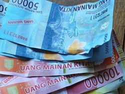 Miris! Kakek Tukang Tebang Tebu di Lampung Digaji Pakai Uang Mainan