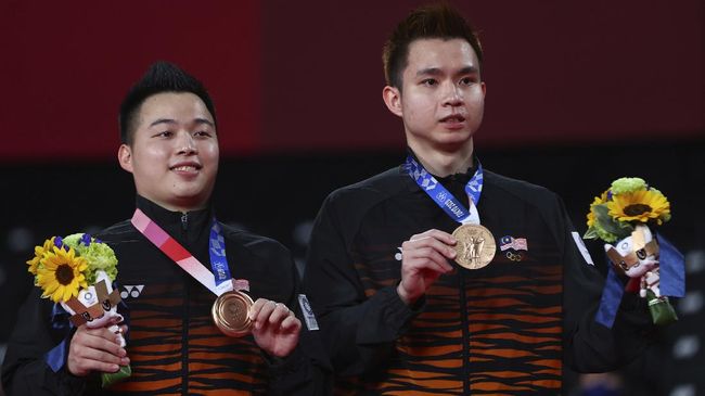 Ganda Malaysia di Olimpiade: Ahsan Idola, Hendra Legenda Salah satu pasangan ganda putra Malaysia, Soh Wooi Yik, tak segan menyebut Mohammad Ahsan sebagai idola dan Hendra Setiawan legenda.