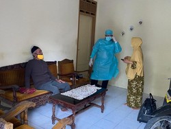 Andre Rosiade Bantu Evakuasi Pasutri Lansia Terpapar COVID di Padang