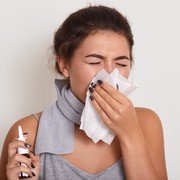 3 Manfaat Cuci Hidung dengan Larutan NaCl, Beneran Bisa Menyembuhkan Covid-19 Nggak Sih?