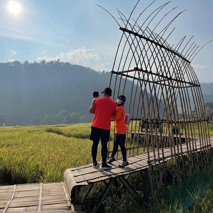 <p>Meski sibuk dengan aktivitasnya di luar rumah, Chacha Frederica pun tak lupa menghabiskan waktu bersama sang anak. Chacha pun hingga kini belum pernah memperlihatkan wajah anaknya di media sosial. (Foto: instagram.com/chafrederica)</p>