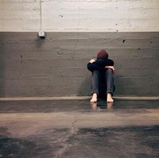 Mengenal Toxic Masculinity yang Bikin Pria 'Dilarang' Lemah & Menangis