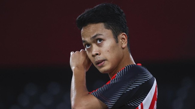 Anthony Sinisuka Ginting gagal ke final tunggal putra badminton Olimpiade Tokyo 2020 usai kalah 16-21, 11-21 dari Chen Long pada semifinal, Minggu (1/8).