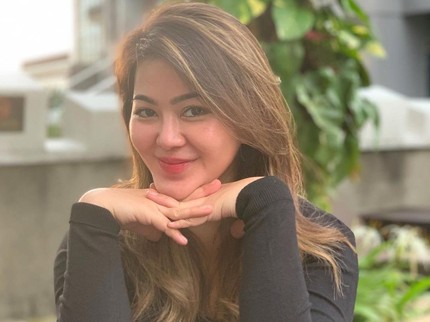 7 Potret Sherrin Tharia, Mantan Istri Zuma Zola yang Kini Lepas Hijab