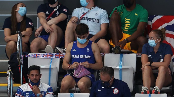 TOKYO, JAPAN - AUGUST 01: Tom Daley of Great Britain knits as he watches the Women's 3m Springboard Final on day nine of the Tokyo 2020 Olympic Games at Tokyo Aquatics Centre on August 01, 2021 in Tokyo, Japan. (Photo by Clive Rose/Getty Images)