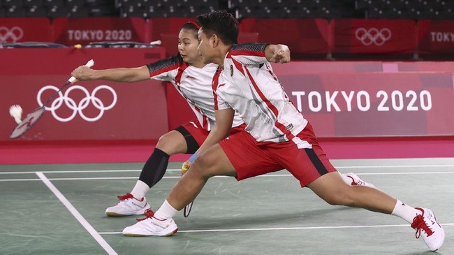 Ganda putri China, Chen Qing Chen/Jia Yi Fan, tak bisa berkutik meski sudah mengeluarkan teriakan keberuntungan saat jumpa Greysia Polii/Apriyani Rahayu.