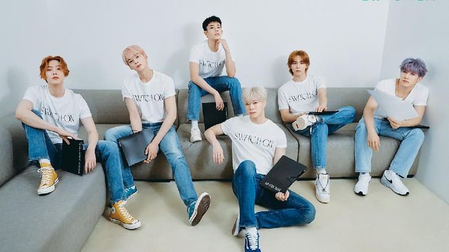 Kepada CNNIndonesia.com, ASTRO membagikan kisah di balik album SWITCH ON.