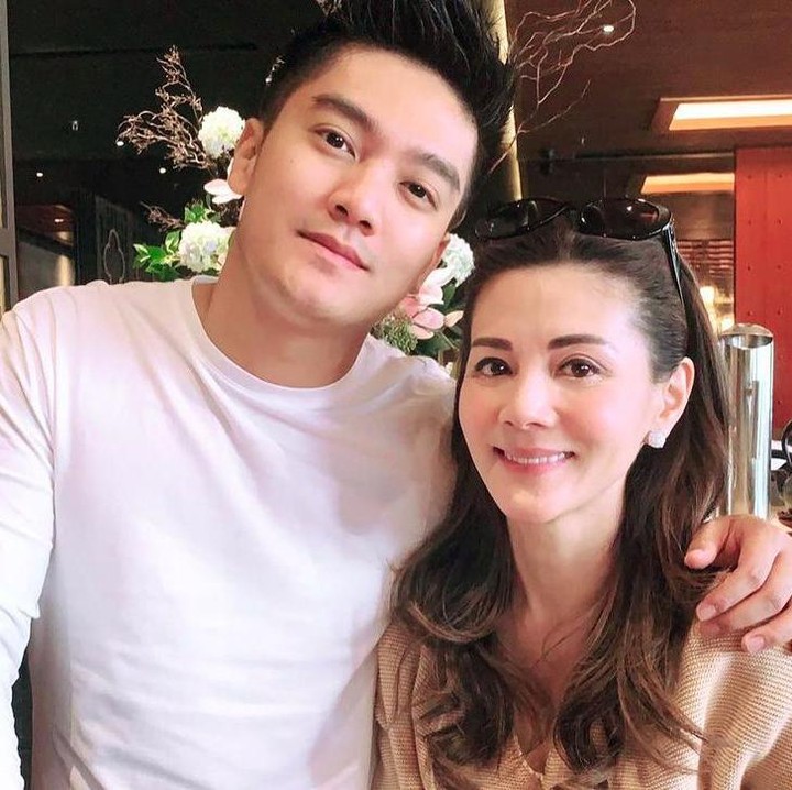 <p>Benar-benar seperti kakak adik, dalam video terbarunya, bahkan Margaret Vivi bersama Boy melakukan bermain gim, dan memberi nasihat investasi. (Foto: Instagram @margaretvivi)</p>