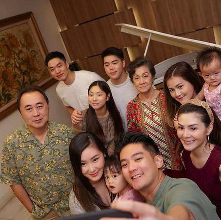 <p>Calon mertuanya adalah Margaret Vivi dan Hartono Hosea. Baru-baru ini, Boy membuat konten dengan ibu mertuanya, Margaret. (Foto: Instagram @margaretvivi)</p>