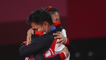 Berantem mengenai hal-hal receh menjadi salah satu cara Greysia Polii dan Apriyani Rahayu merekatkan hubungan yang berimbas pada sukses emas Olimpiade Tokyo.