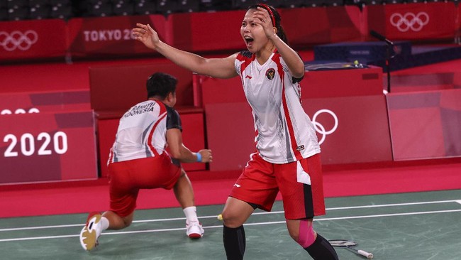 Greysia Polii diminta tak buru-buru pensiun atau meninggalkan pasangannya, Apriyani Rahayu usai meraih emas badminton Olimpiade Tokyo 2020.