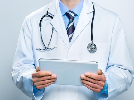 Viral! Pria Ini Sukses Jadi Dokter Padahal Dahulu Jualan Nasi Bungkus
