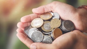 Jual Cerita Sedih Agar Orang Mau Bersedekah, Bolehkah?