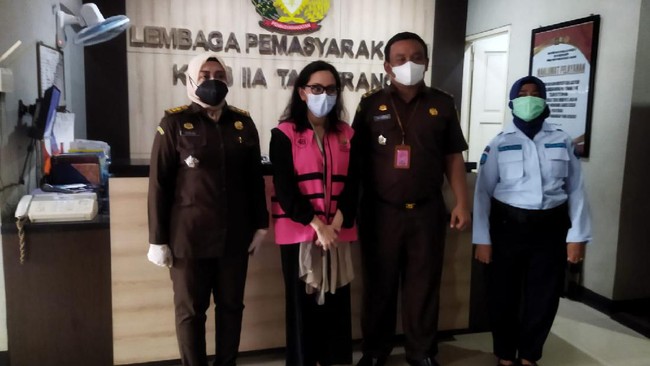 Penahanan eks jaksa Pinangki Sirna Malasari sempat disorot lantaran tak juga dilimpahkan ke penjara usai mendapat vonis hakim. 