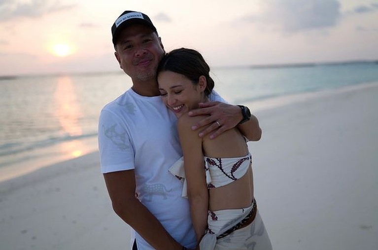 Julie Estelle dan David semakin tampak mesra setelah menikah pada Februari lalu. Yuk kita intip momen mesra mereka!