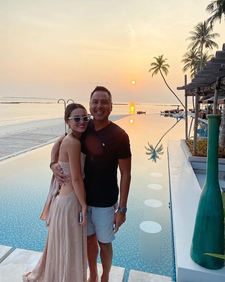 Julie Estelle dan David semakin tampak mesra setelah menikah pada Februari lalu. Yuk kita intip momen mesra mereka!